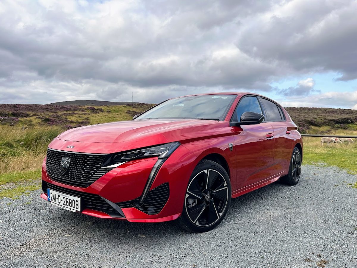 The new Peugeot E-308 GT